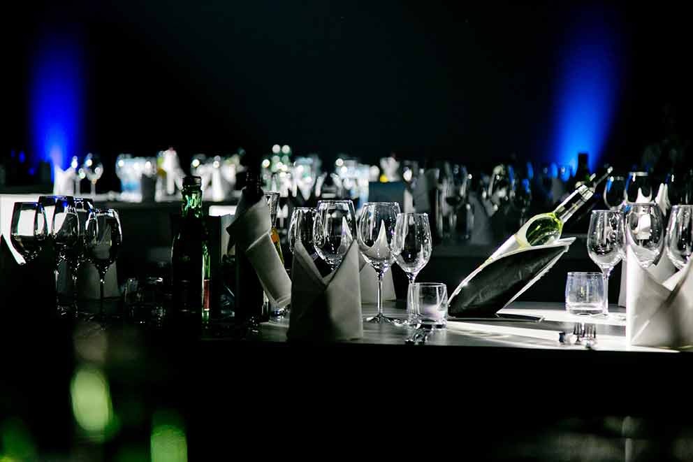Ess_BMW_Vorstellung_3er_Wein_am_Tisch Die Ess Klasse - Catering, Exklusives Catering für Business, Hochzeiten & Events in Salzburg, Wien und München